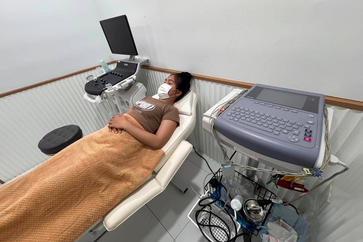 ห้องอัลตร้าซาวด์และตรวจคลื่นไฟฟ้าหัวใจ EKG คลินิกแพทย์อภิเดช